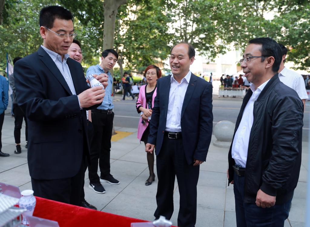 学院领导刘永亮、梅创社、康强亲临现场指导