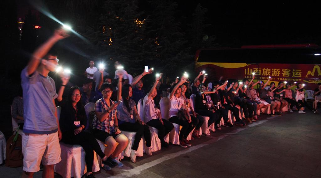 台上台下乐成一片