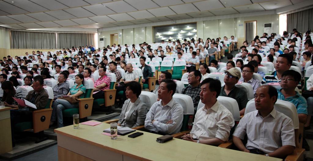 全省19所高职高专的近400名骨干教师参加讲堂