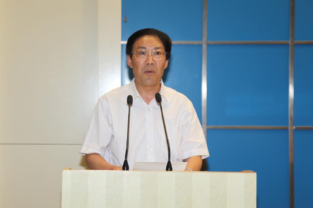 党委副书记王天哲宣读表彰决定