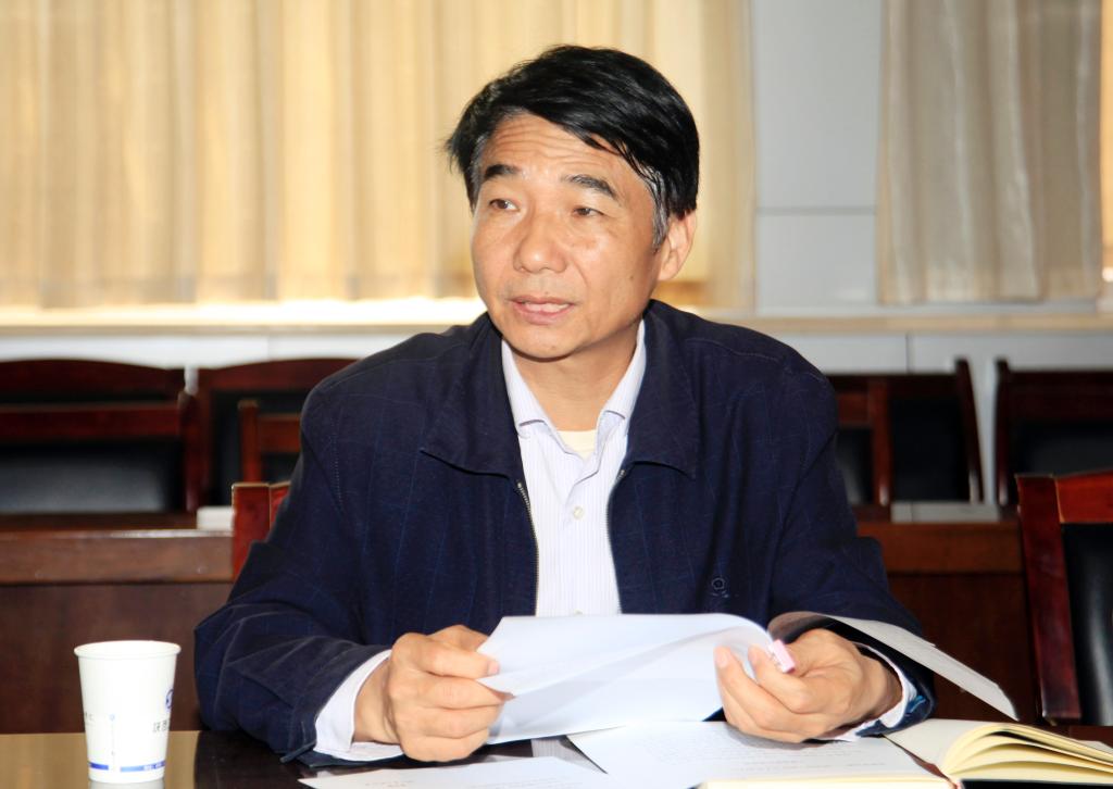 党委书记崔岩传达《中国共产党党委(党组)理论学习中心组学习规则》精神