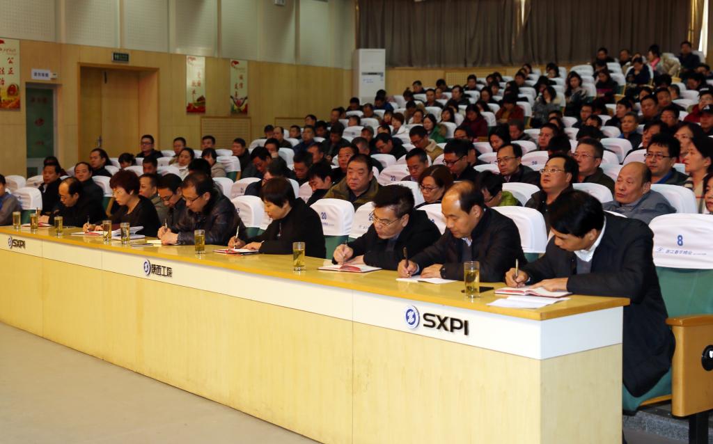 学院领导、党委委员、纪委委员、副处级以上干部、副高职称以上教师、市区人大代表、政协委员、民主党派负责人、师生党员代表参加报告会