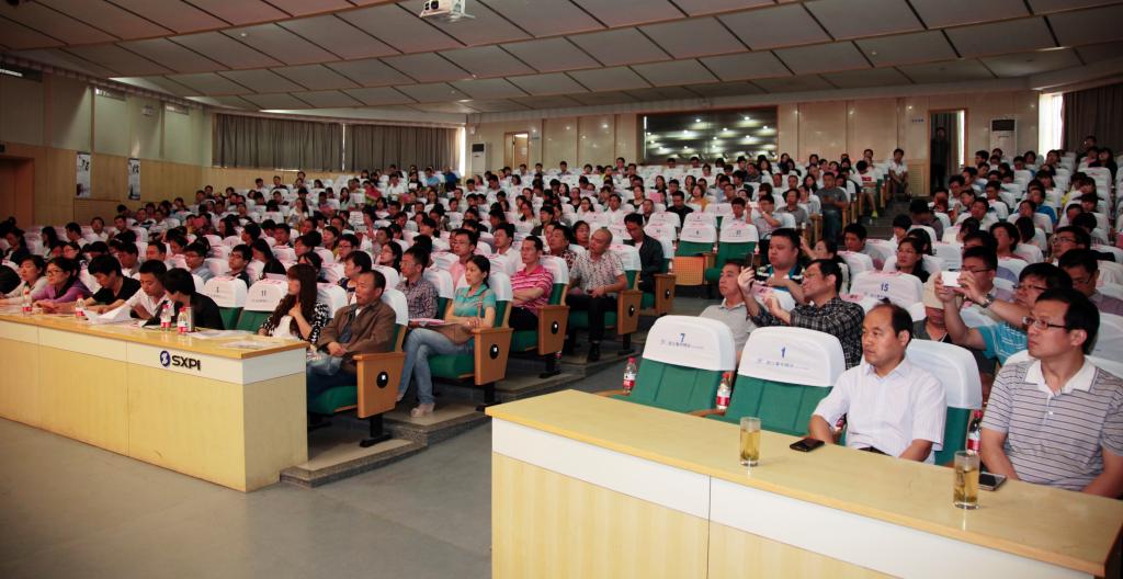 全省19所高职高专的近400名骨干教师参加讲堂