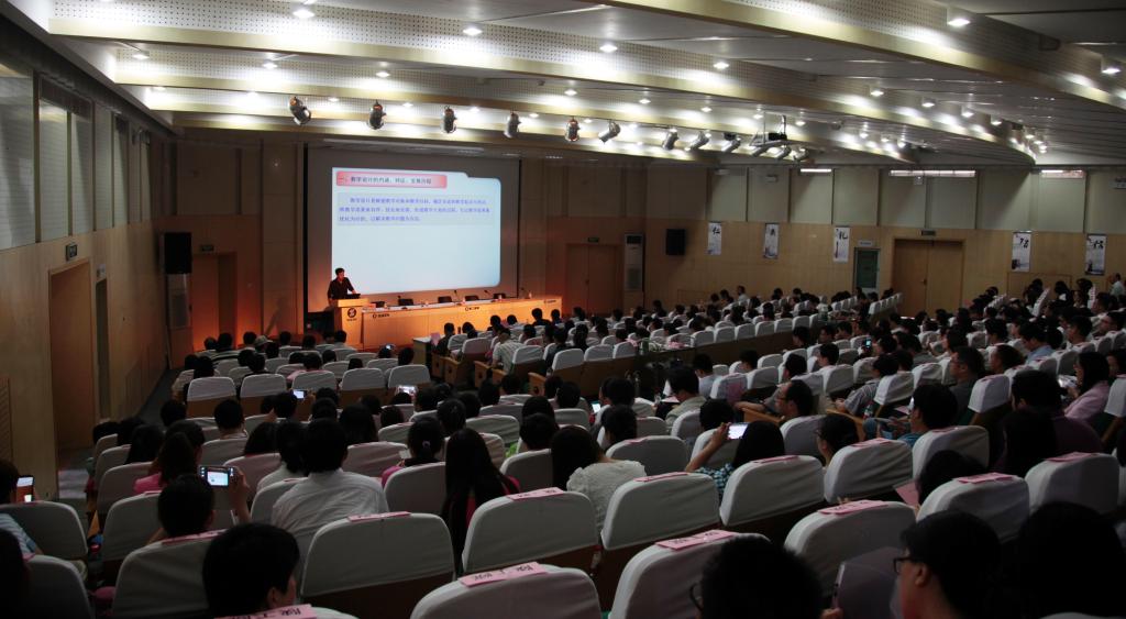 陕西高校教学名师风采讲堂在我院举办