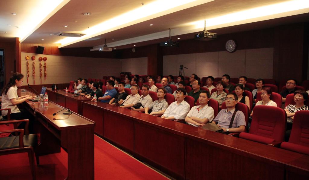 听取景亚鹂研究员所作的题为“碑林文化与唐代孝制”的廉政文化讲座