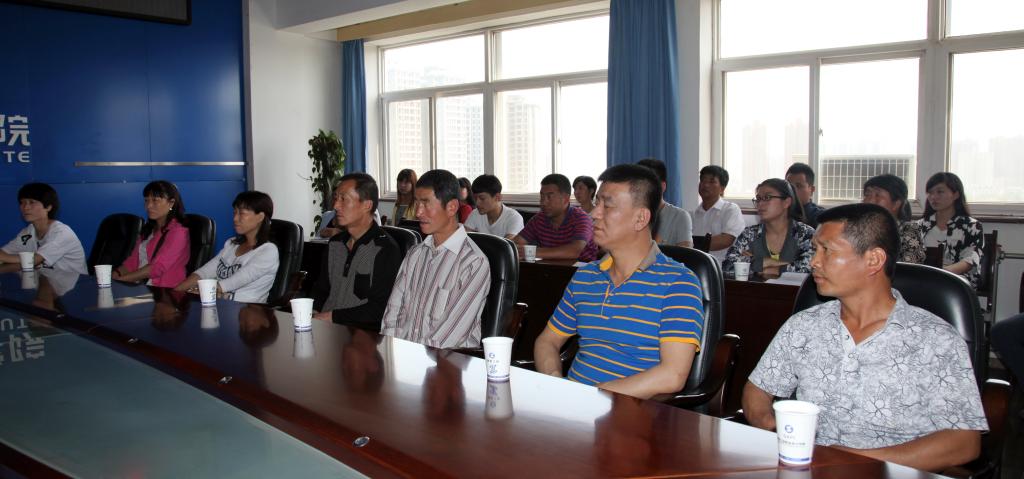 20余位学生家长参加会议