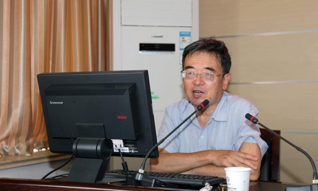 于德弘教授作《坚持五个提高,努力创建一流——对陕西工院的希望与祝愿》的报告