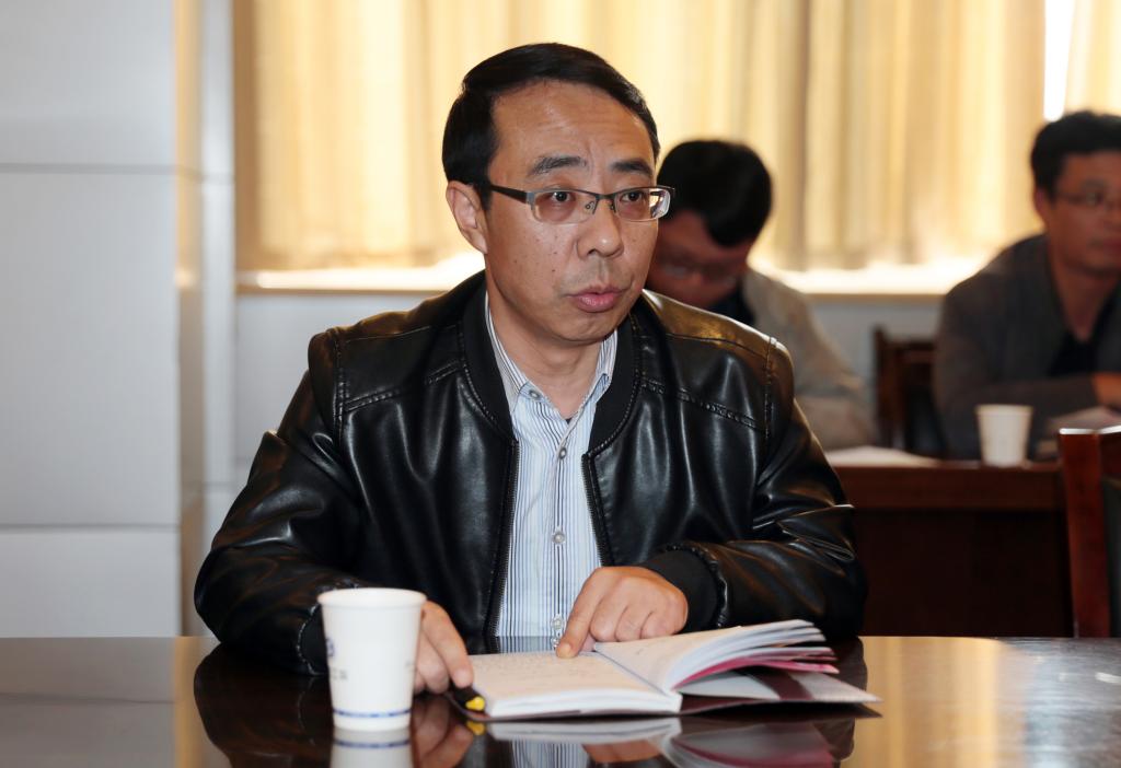 纪委书记康强发言