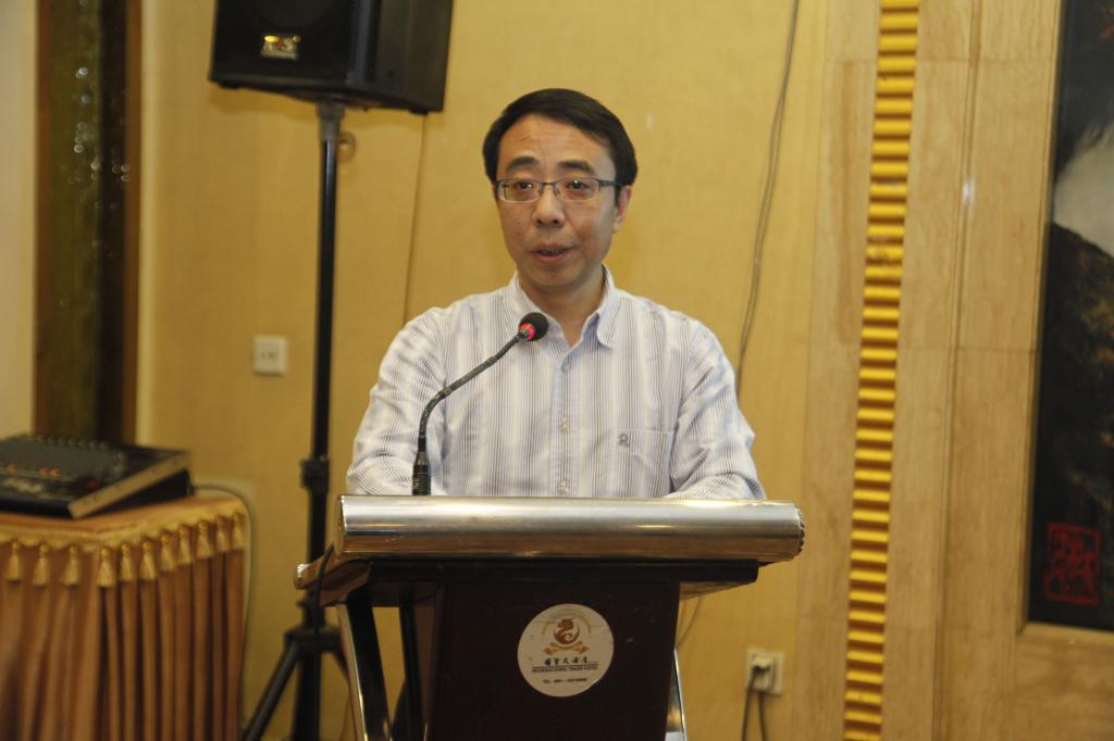 我院纪委书记康强致辞