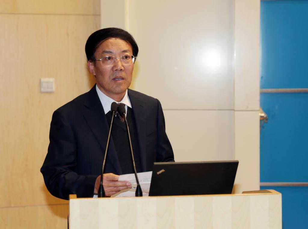 党委副书记王天哲宣读了受表彰的招生就业工作先进集体和先进个人名单