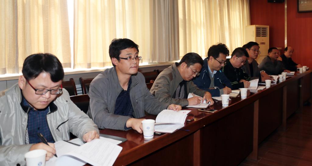 党委中心组成员围绕第三专题进行研讨交流