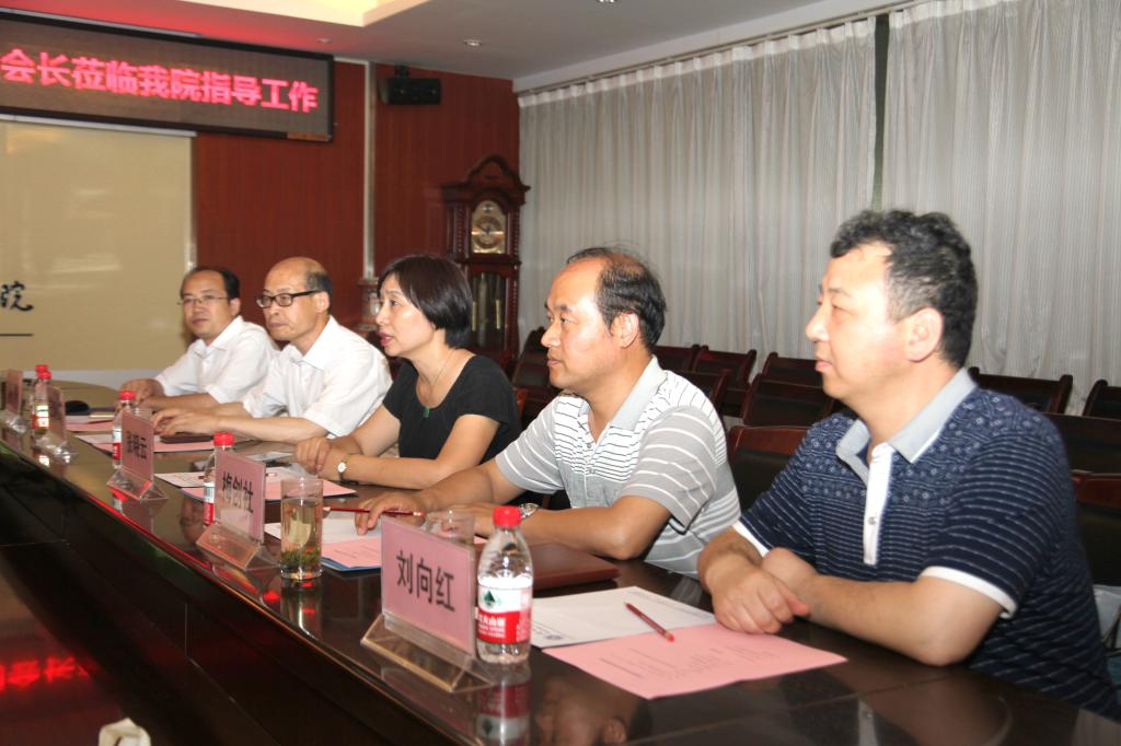 学院领导梅创社、王晓江及党政办、高职所等部门负责人参加座谈