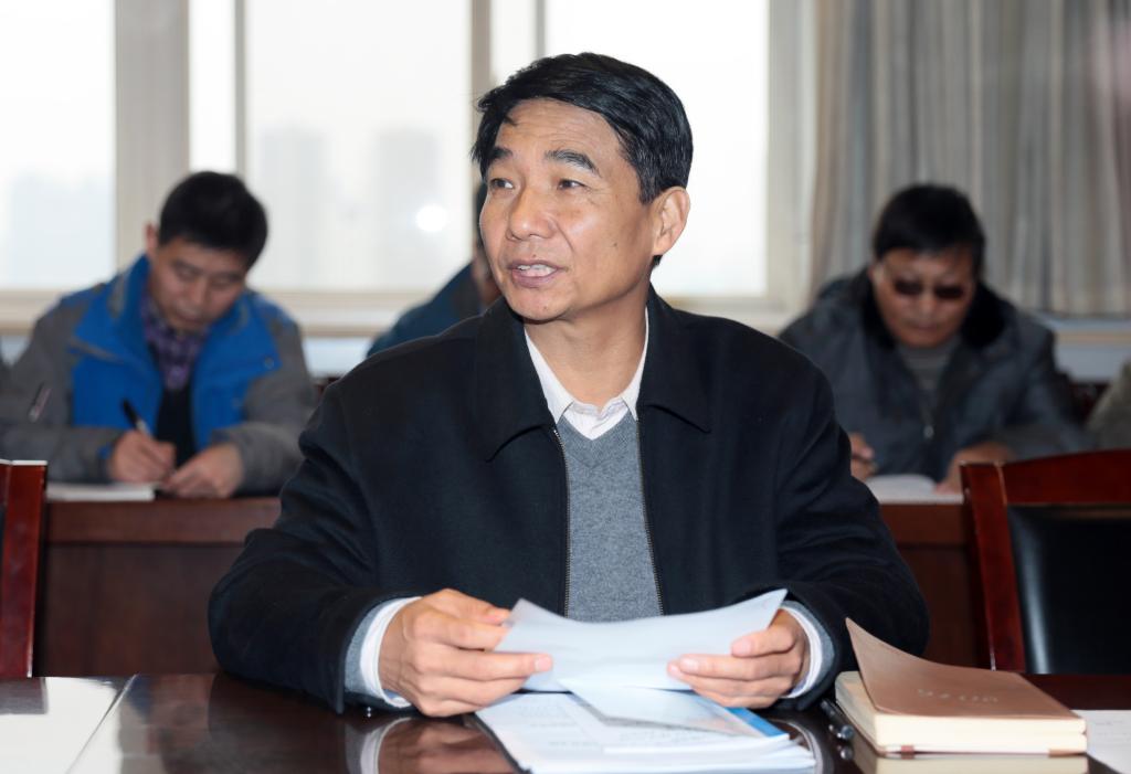 党委书记崔岩主持会议并讲话