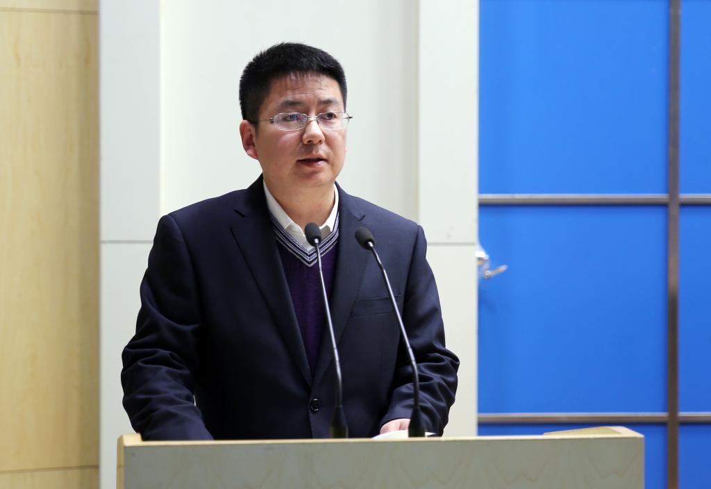 学工部副部长、团委书记闫军主持典礼