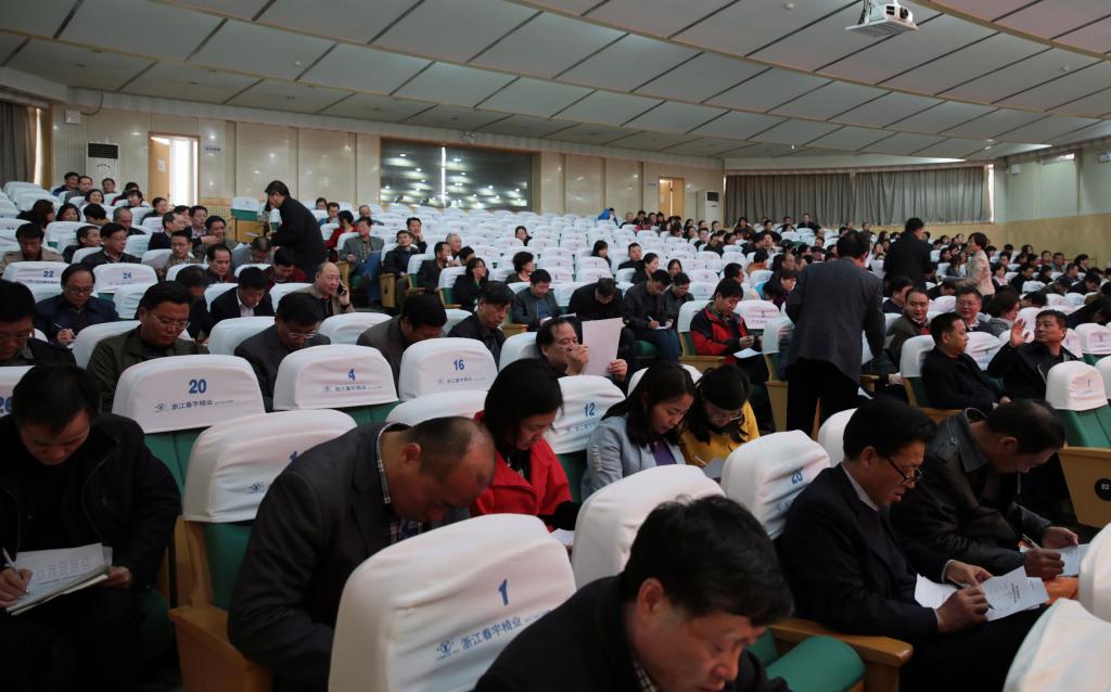 填写民主推荐票