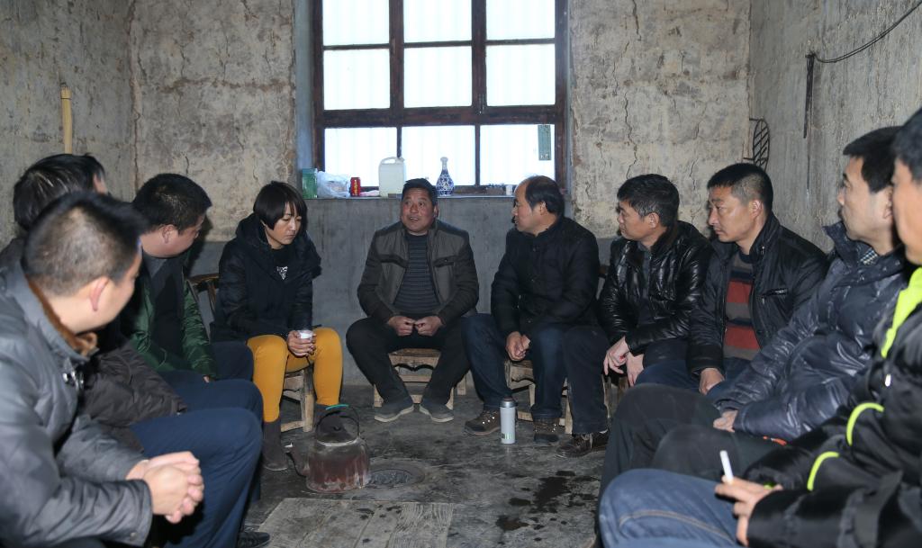 学院领导、扶贫工作队与镇村干部座谈