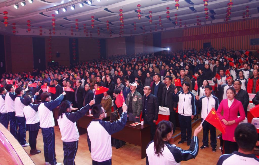 全场共唱《歌唱祖国》