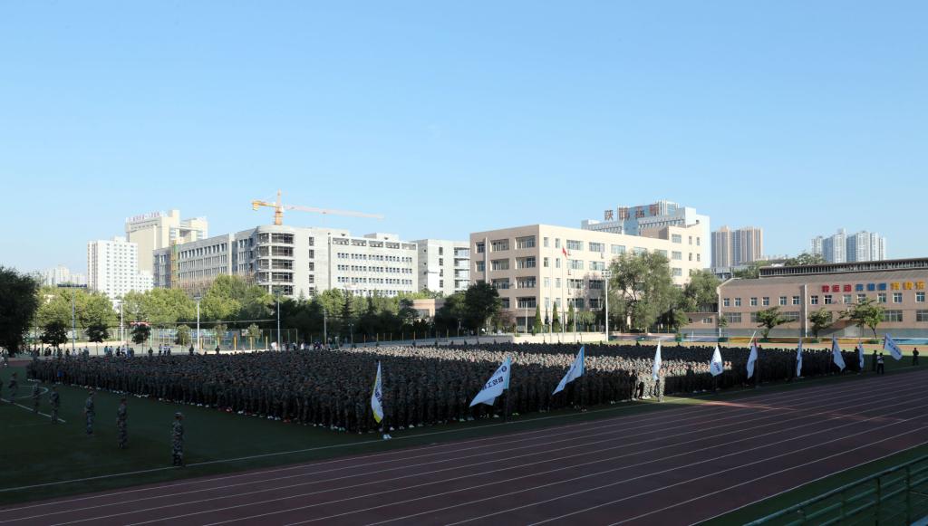 2016级全体新生参加典礼