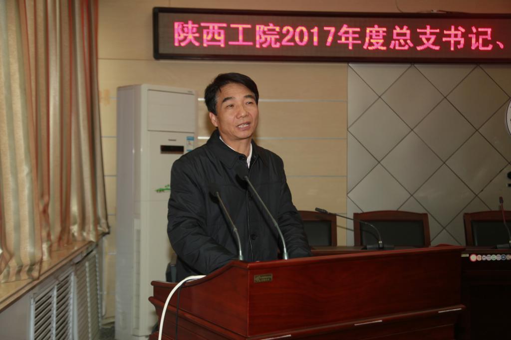 党委书记崔岩进行总结点评