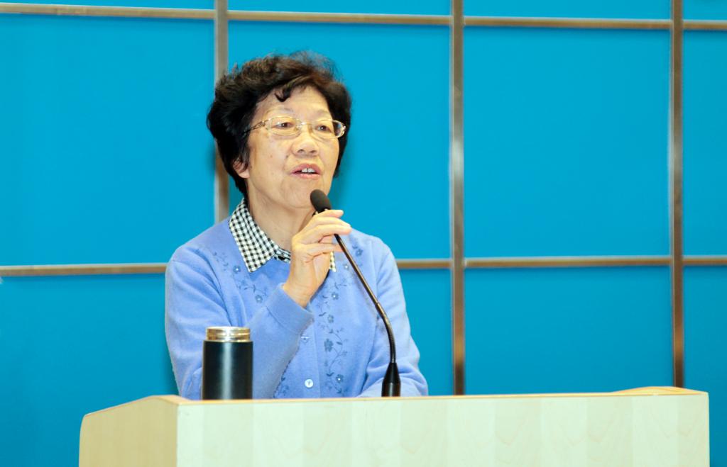 呼秀珍老师应邀作“加强师德修养,做人民满意的老师”的报告