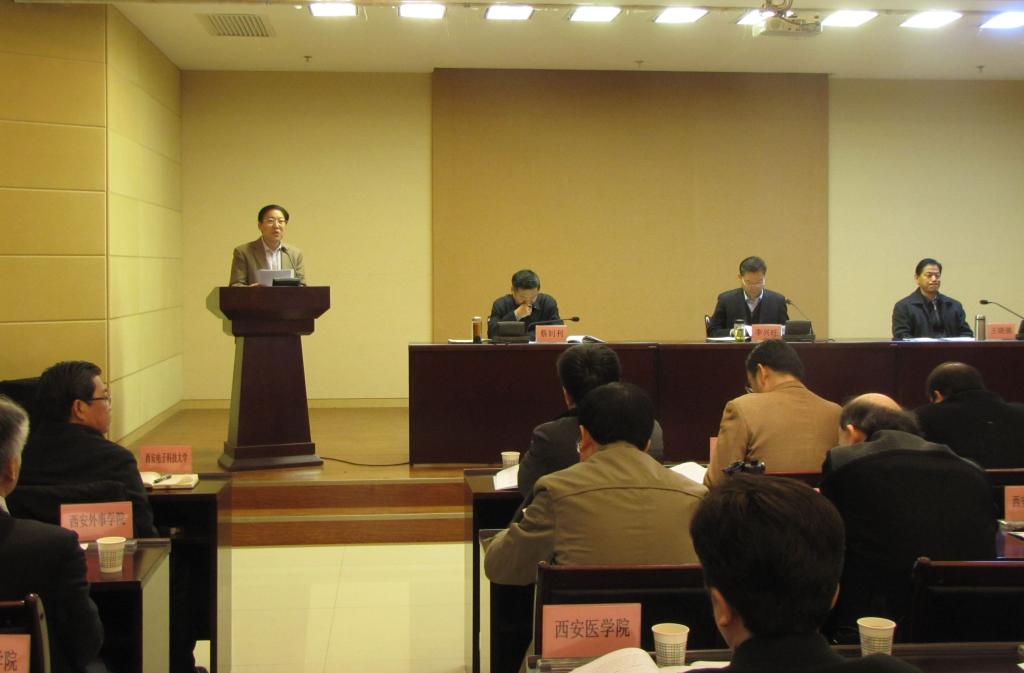 党委副书记王天哲代表学院作经验交流发言