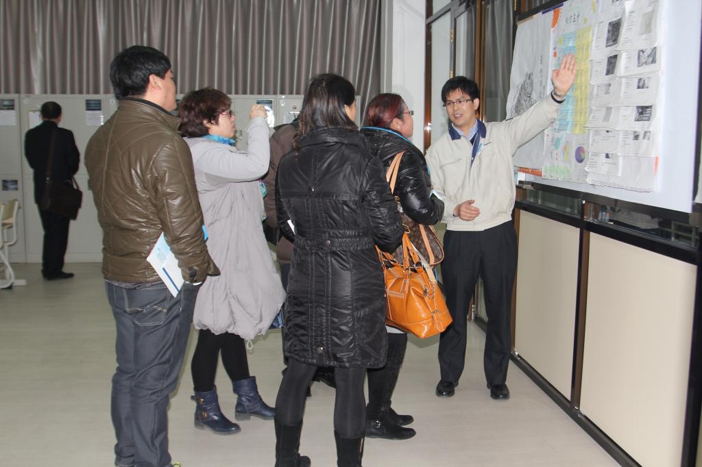 彭强副院长一行参观学院部分实训场所