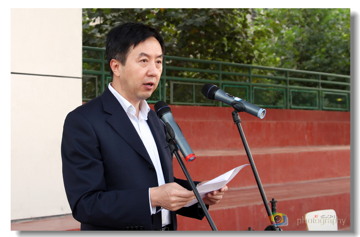 副院长王津主持会议