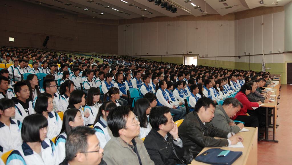 950余名学员聆听了党课