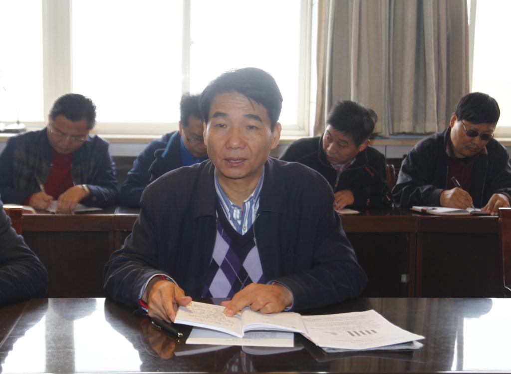 崔岩同志传达全省部分高校思想政治工作座谈会会议精神