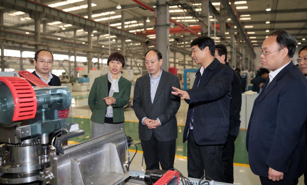 董小龙同志考察机加工技术训练中心